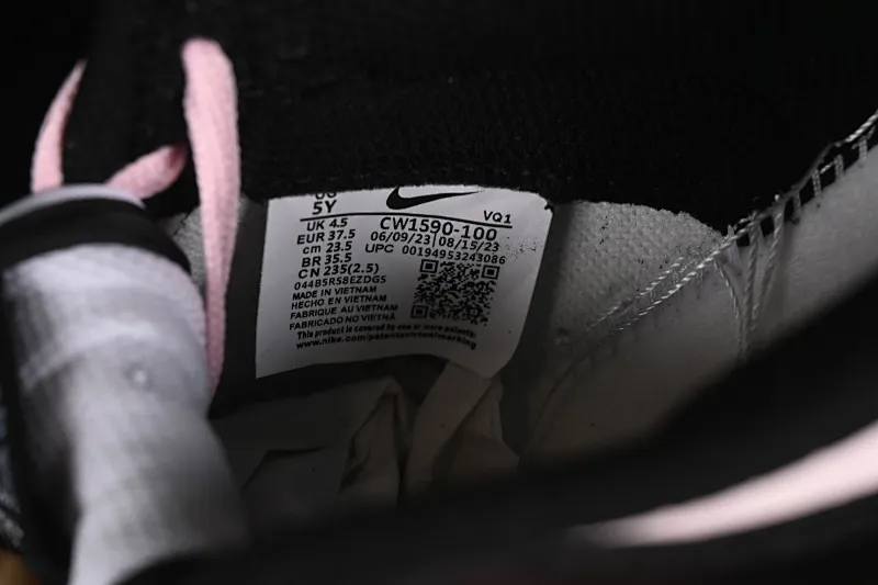 All categories Nk SB Dunk series Nk SB Dunk Low low-top sneakers Nk Dunk Black Pink Steam Puppet Kirino Sakura SB low-top casual sneakers CW1590-100